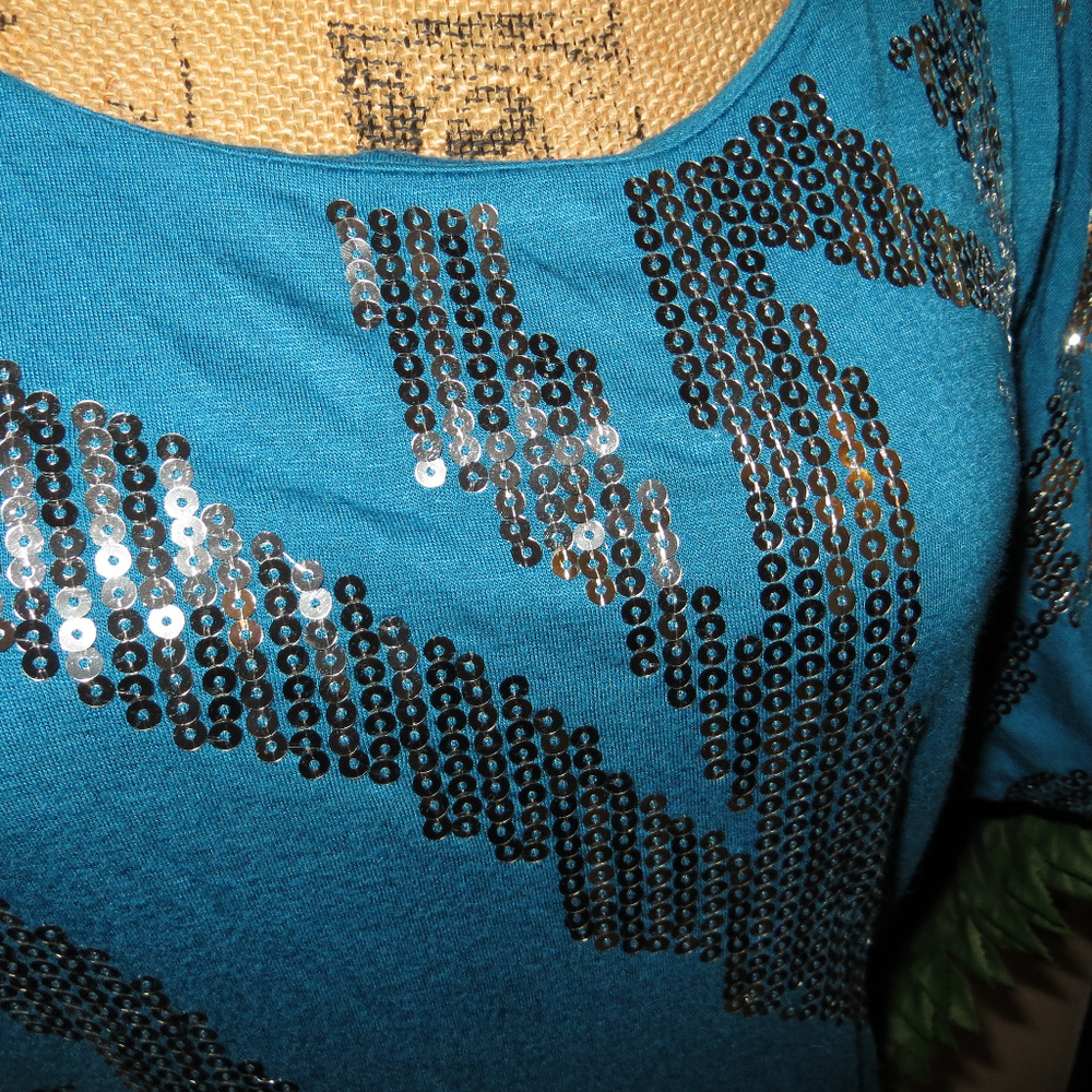 Gorgeous Sequined Top - Picture 3 of 7